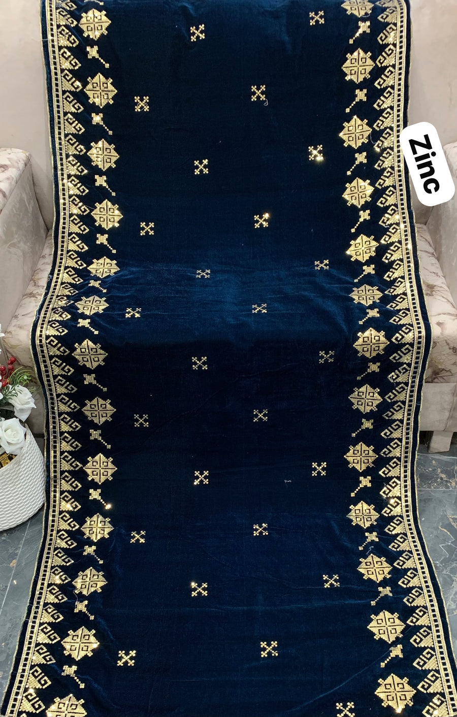 Bareeze Premium Velvet Embroidered Shawl โ Winter Collection 2026/27