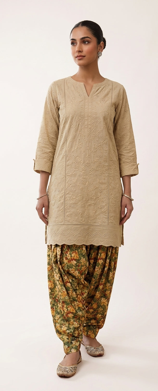 Sandstone Elegance – Classic Beige Chikankari Lawn 2PC